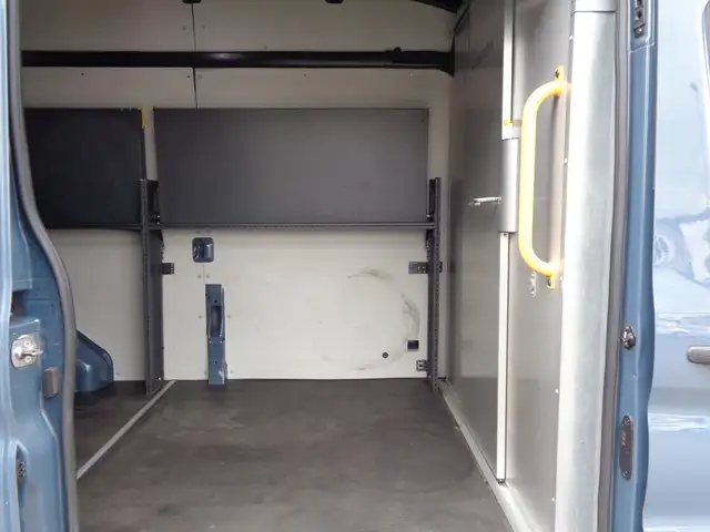 Ford Transit view 8
