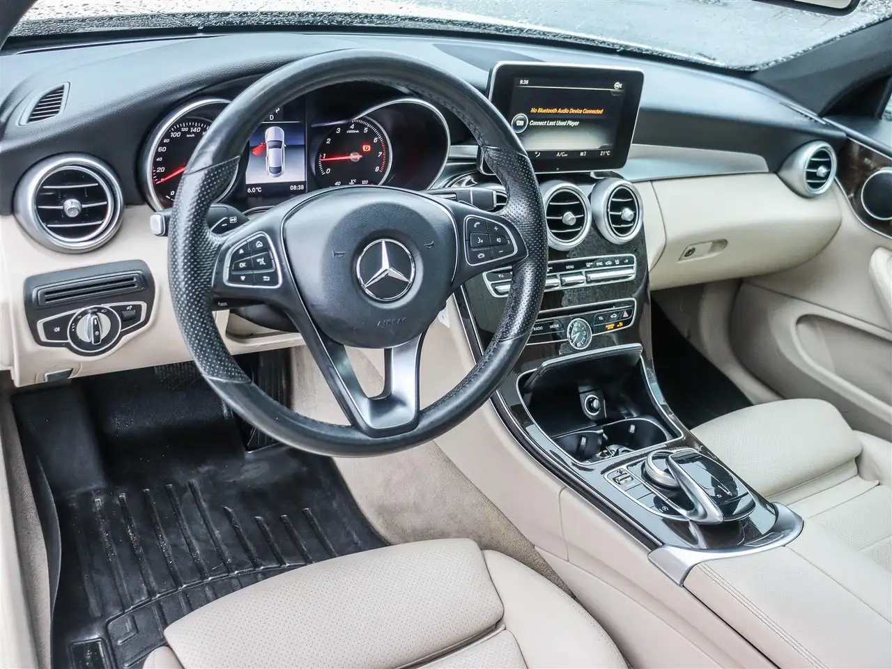 Mercedes-Benz C-Class снимка Mercedes-Benz C-Class