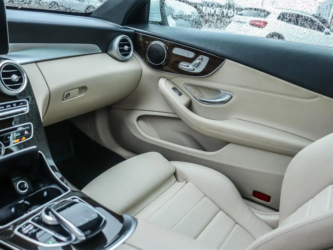 Mercedes-Benz C-Class снимка Mercedes-Benz C-Class