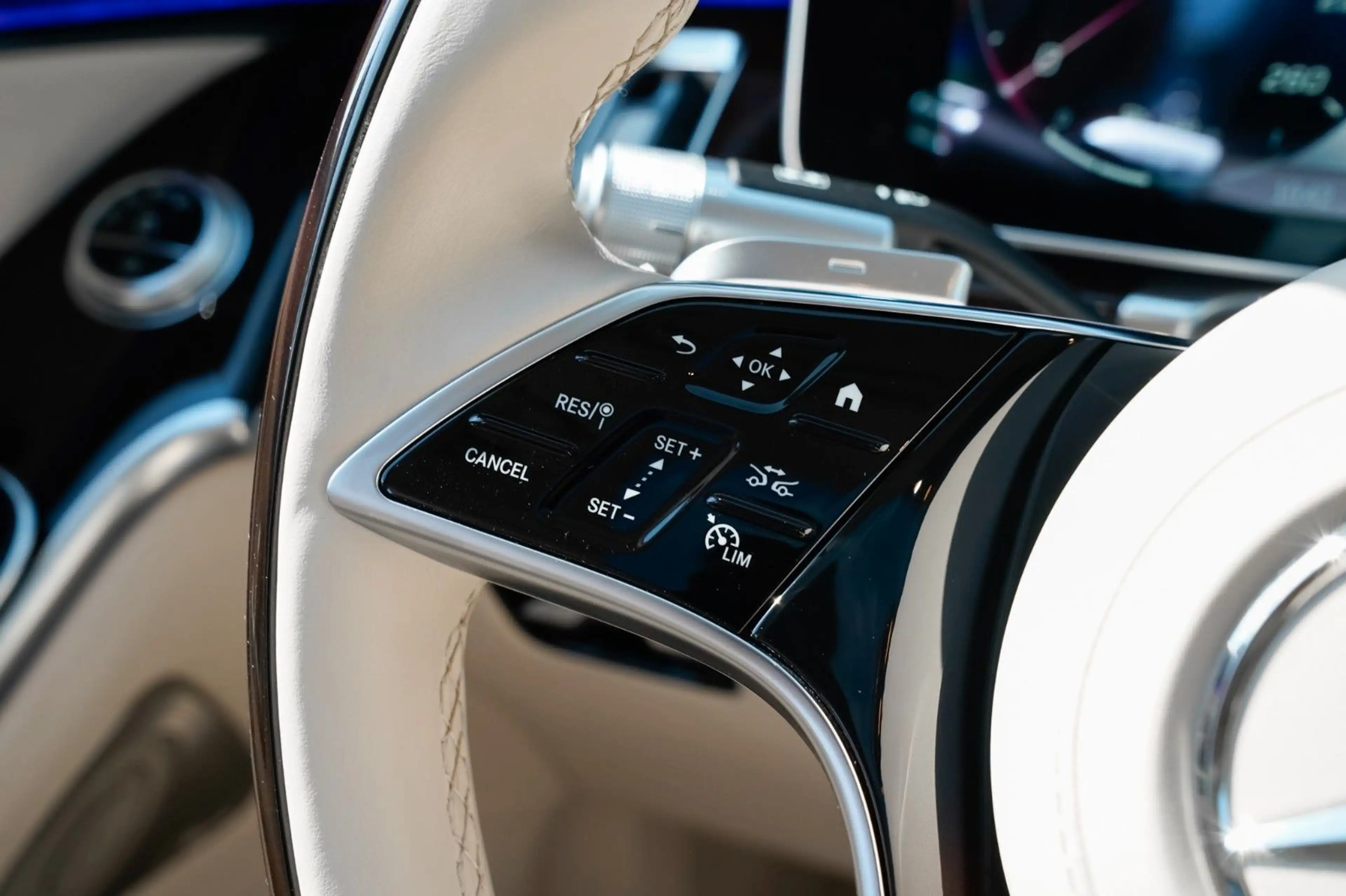 Mercedes-Benz S 680 Maybach 4Matic First Class-4 Sitzer-1.Hand — photo 15
