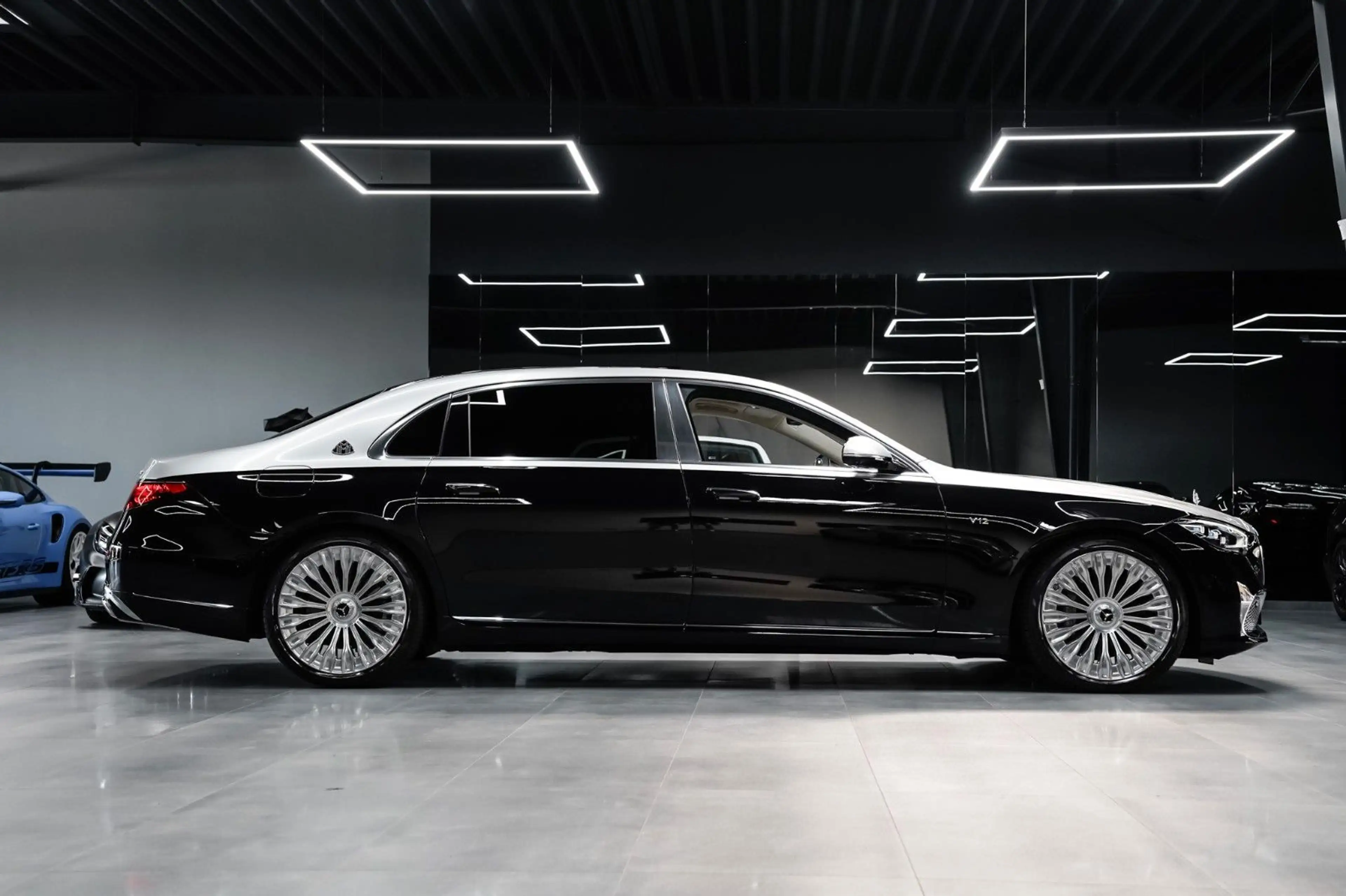 Mercedes-Benz S 680 Maybach 4Matic First Class-4 Sitzer-1.Hand — photo 5