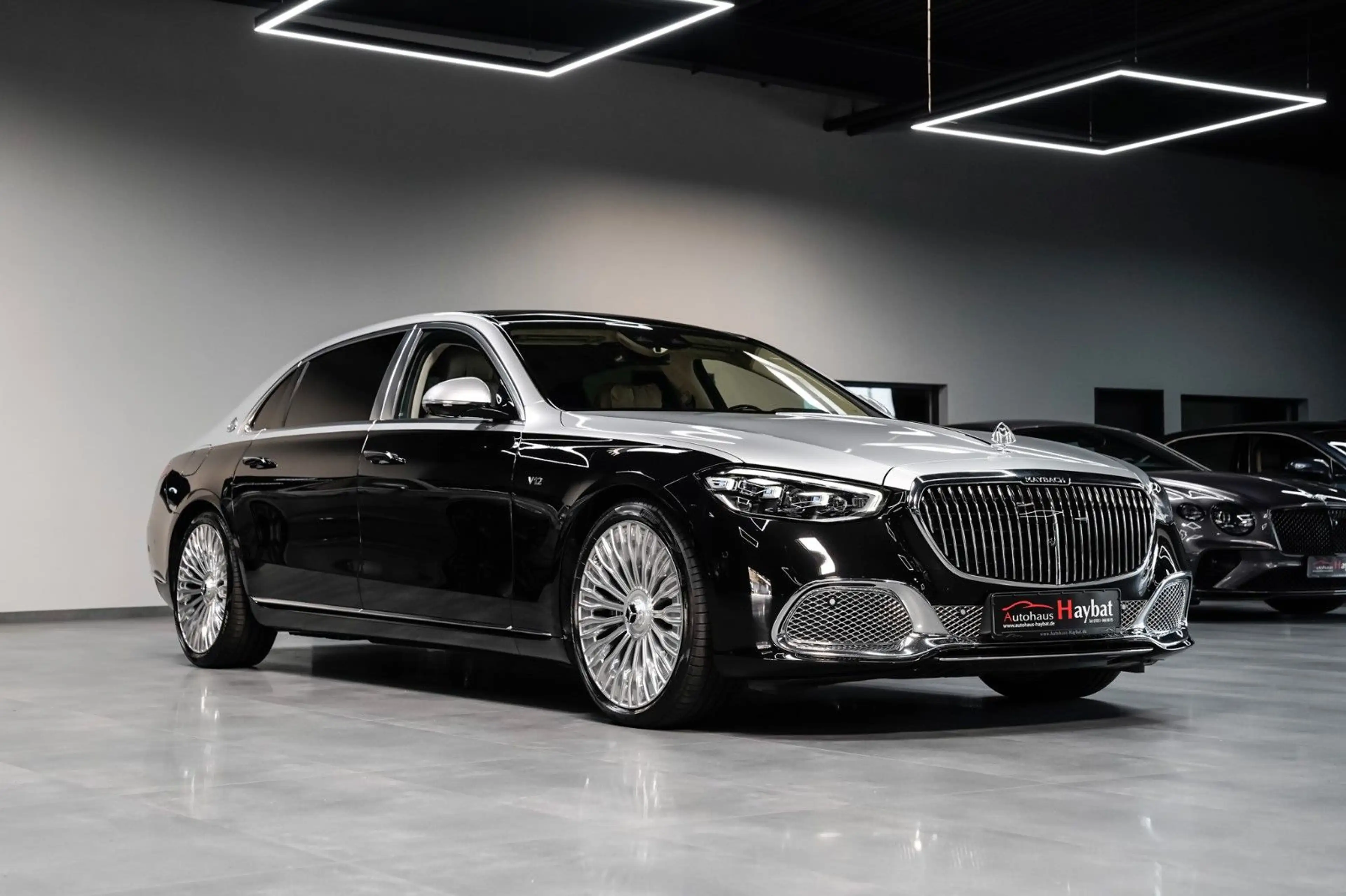 Mercedes-Benz S 680 Maybach 4Matic First Class-4 Sitzer-1.Hand