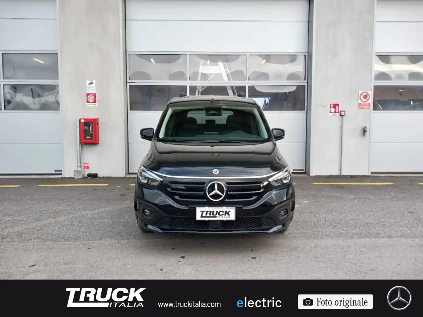 Mercedes-Benz - EQT 200 Gris - 1