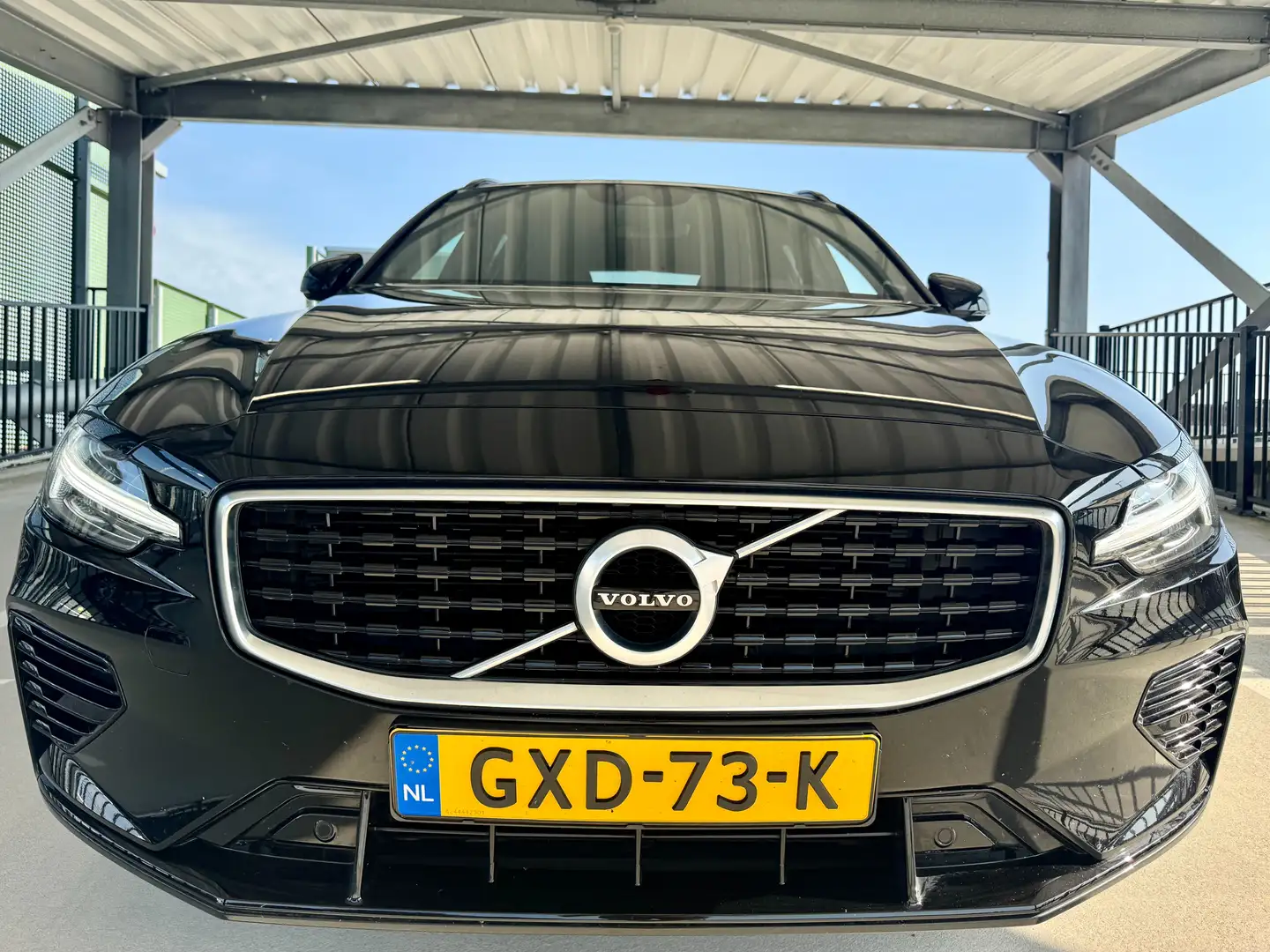 Volvo V60 T6 R-Design AWD Zwart - 2