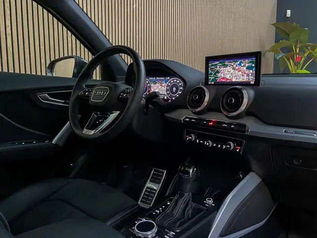 Audi Q2 view 5