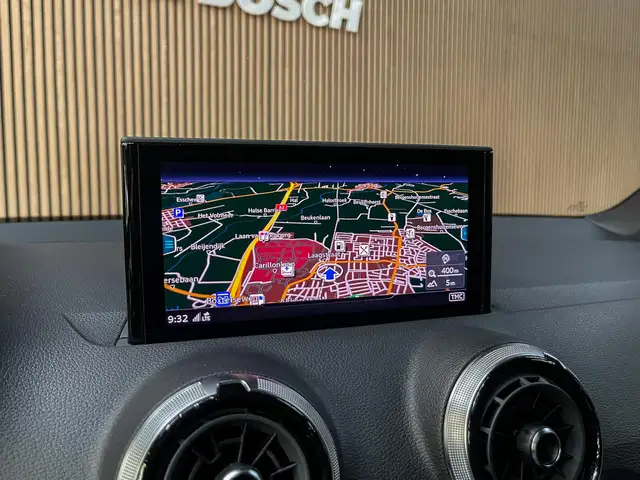 Audi Q2 view 13