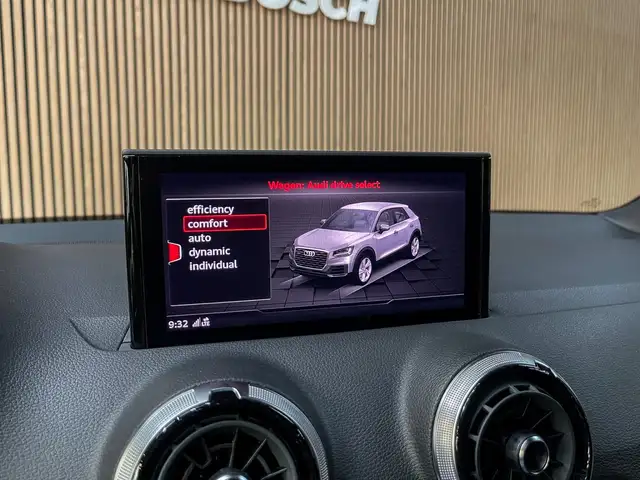 Audi Q2 view 15