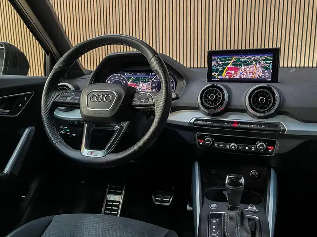 Audi Q2 view 10