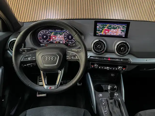 Audi Q2 view 11