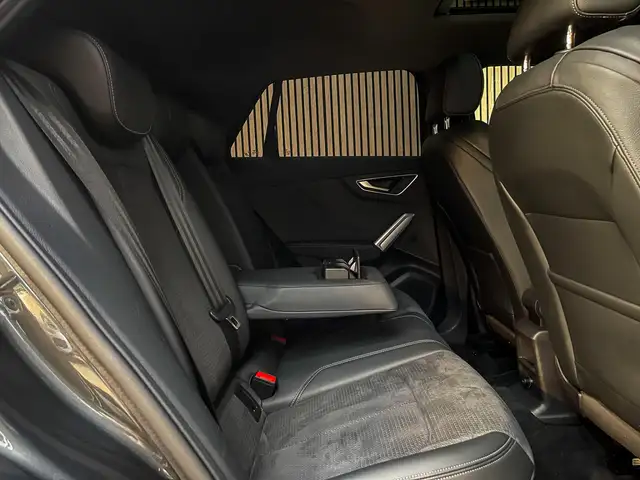Audi Q2 view 8