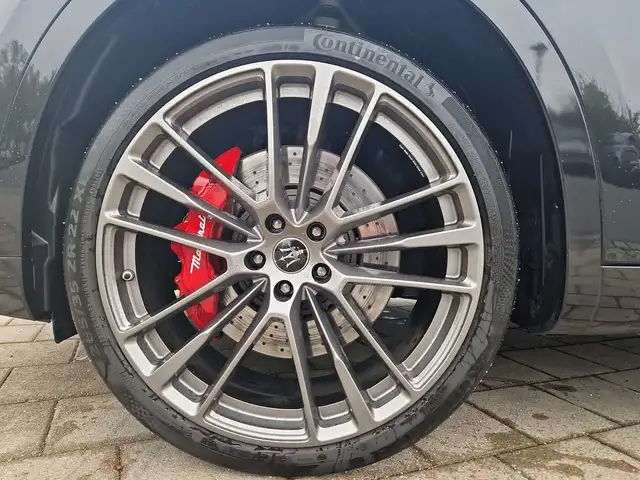 Maserati Levante view 9
