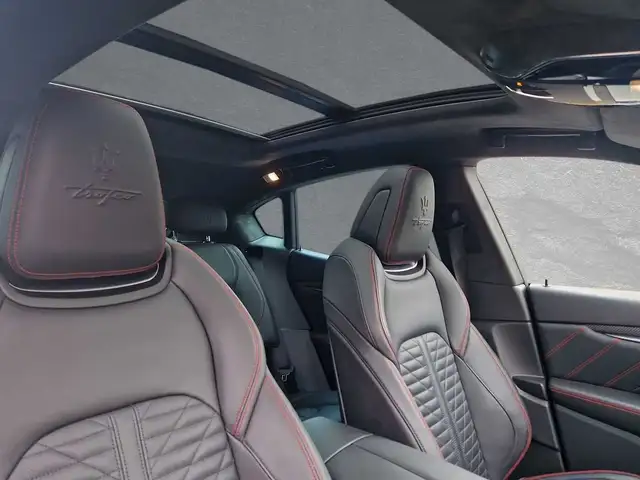 Maserati Levante view 10