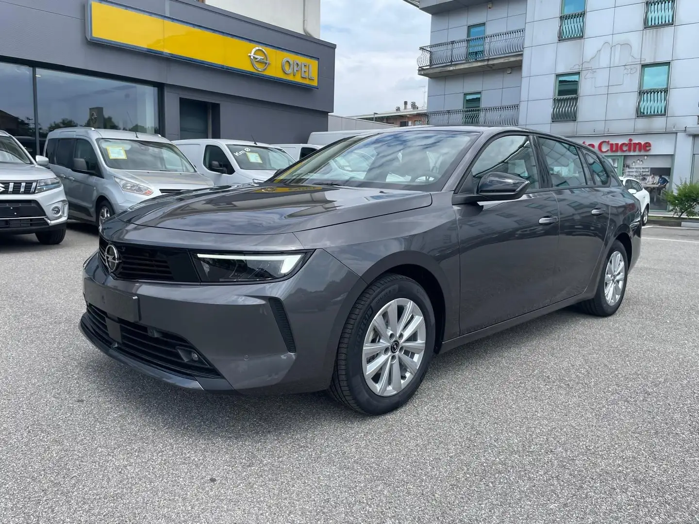 Opel Astra Sports Tourer 1.2 t Edition 110CV MT6 Gris - 2