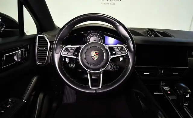 Porsche Cayenne view 10