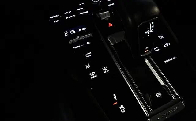 Porsche Cayenne view 12