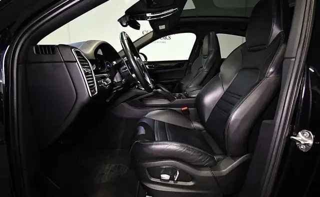 Porsche Cayenne view 14