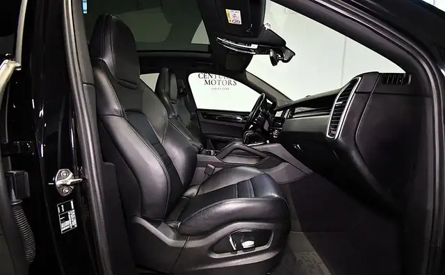 Porsche Cayenne view 8