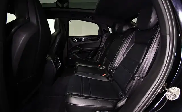 Porsche Cayenne view 15
