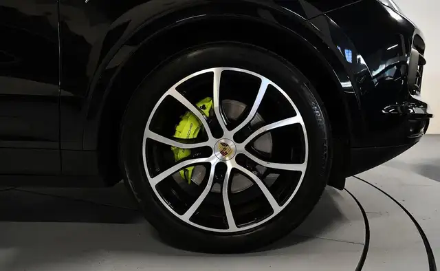 Porsche Cayenne view 7