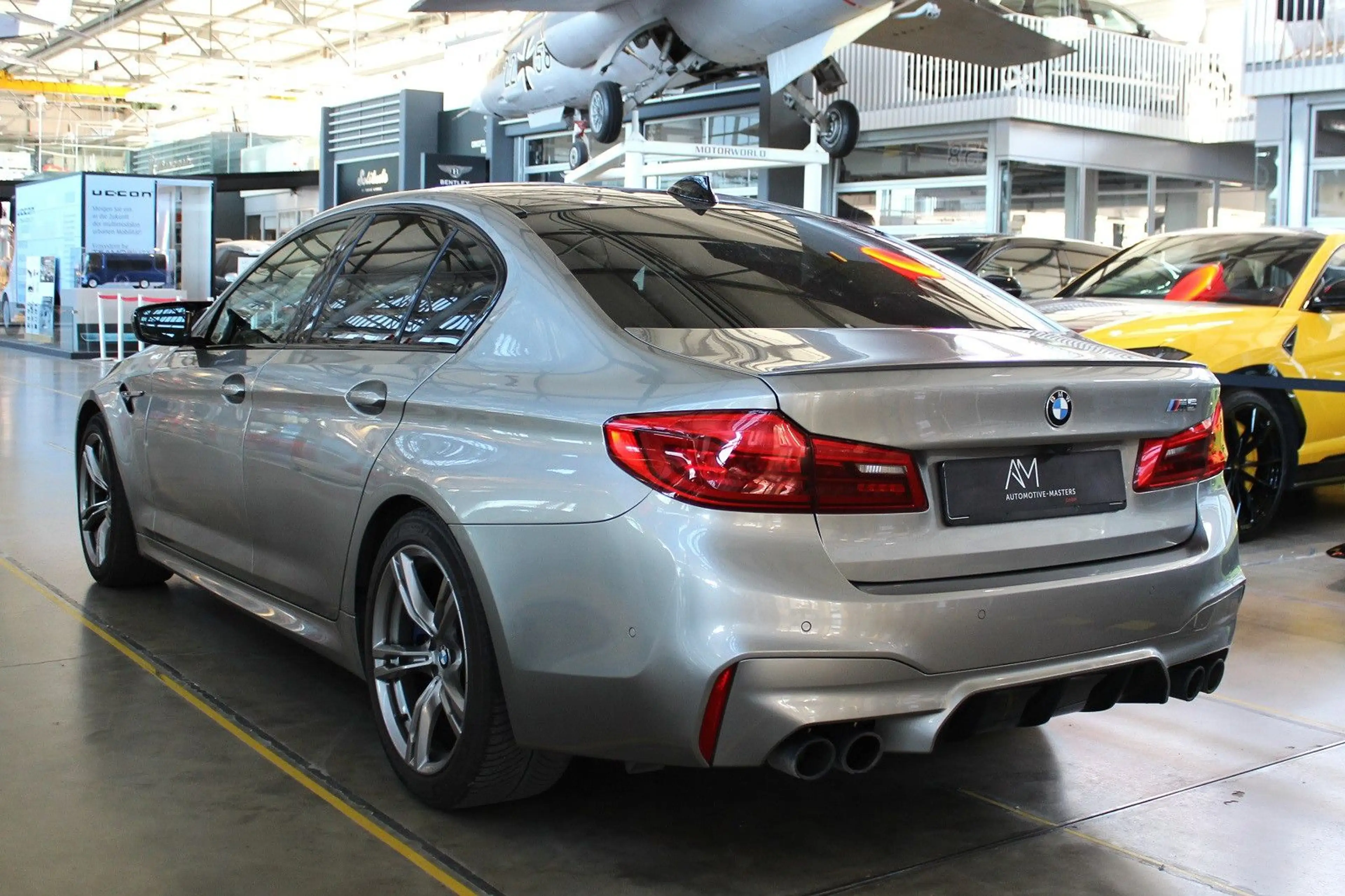 BMW M5 xDrive | Donington Grau | Carbondach | — photo 3