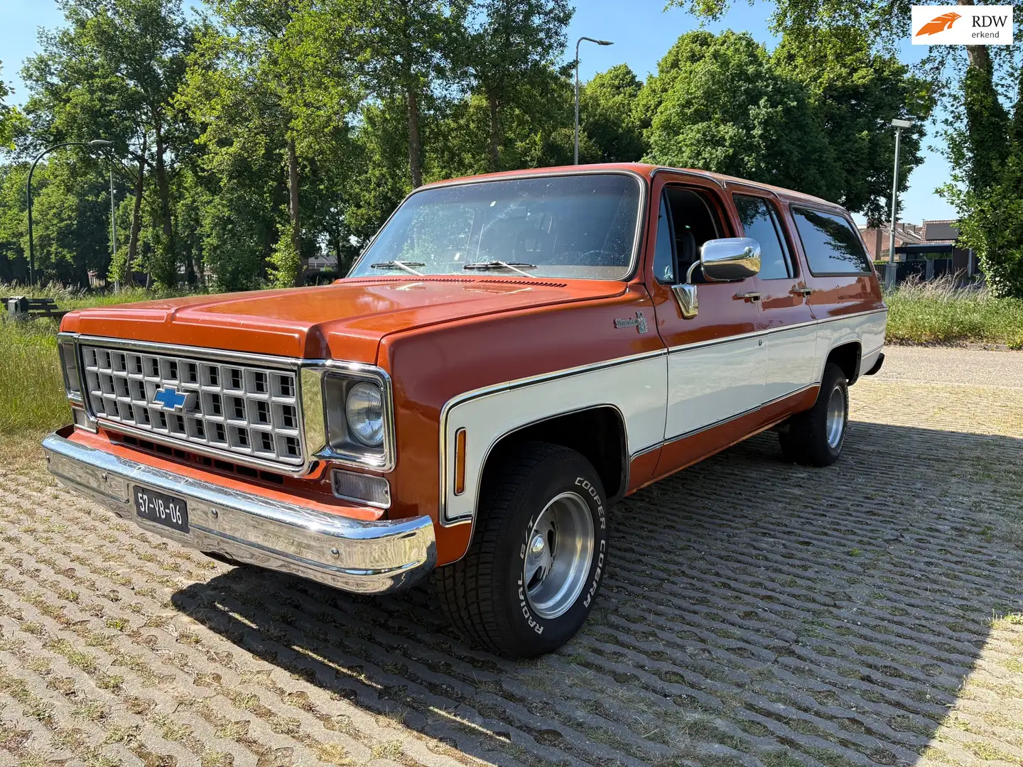 Chevrolet Suburban Oldtimer / belastingvrij / lpg / unieke auto / zee Maro - 1