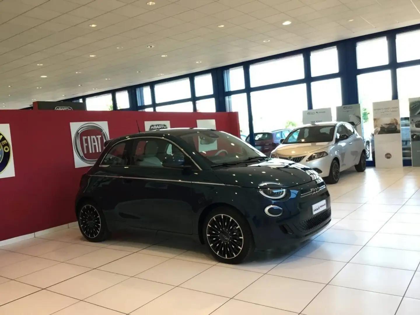 Fiat 500e La Prima Berlina 42 kWh Niebieski - 2