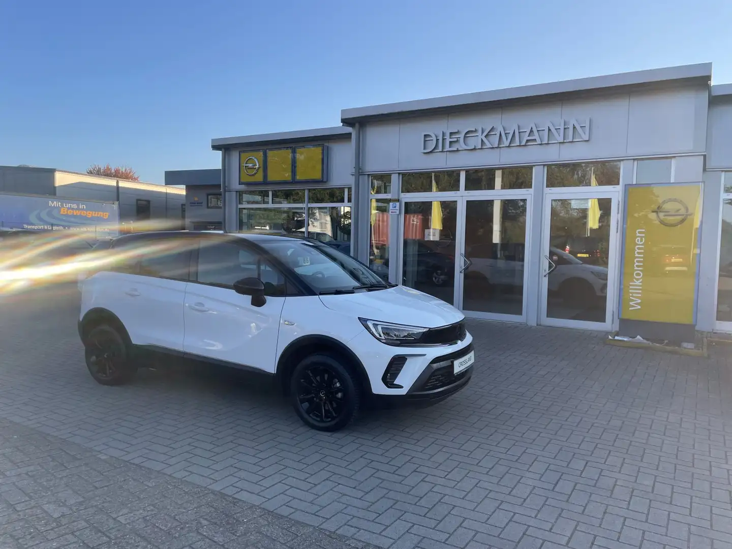 Opel Crossland Elegance Navi SHZ AHK RFK LED Allwetter Weiß - 2