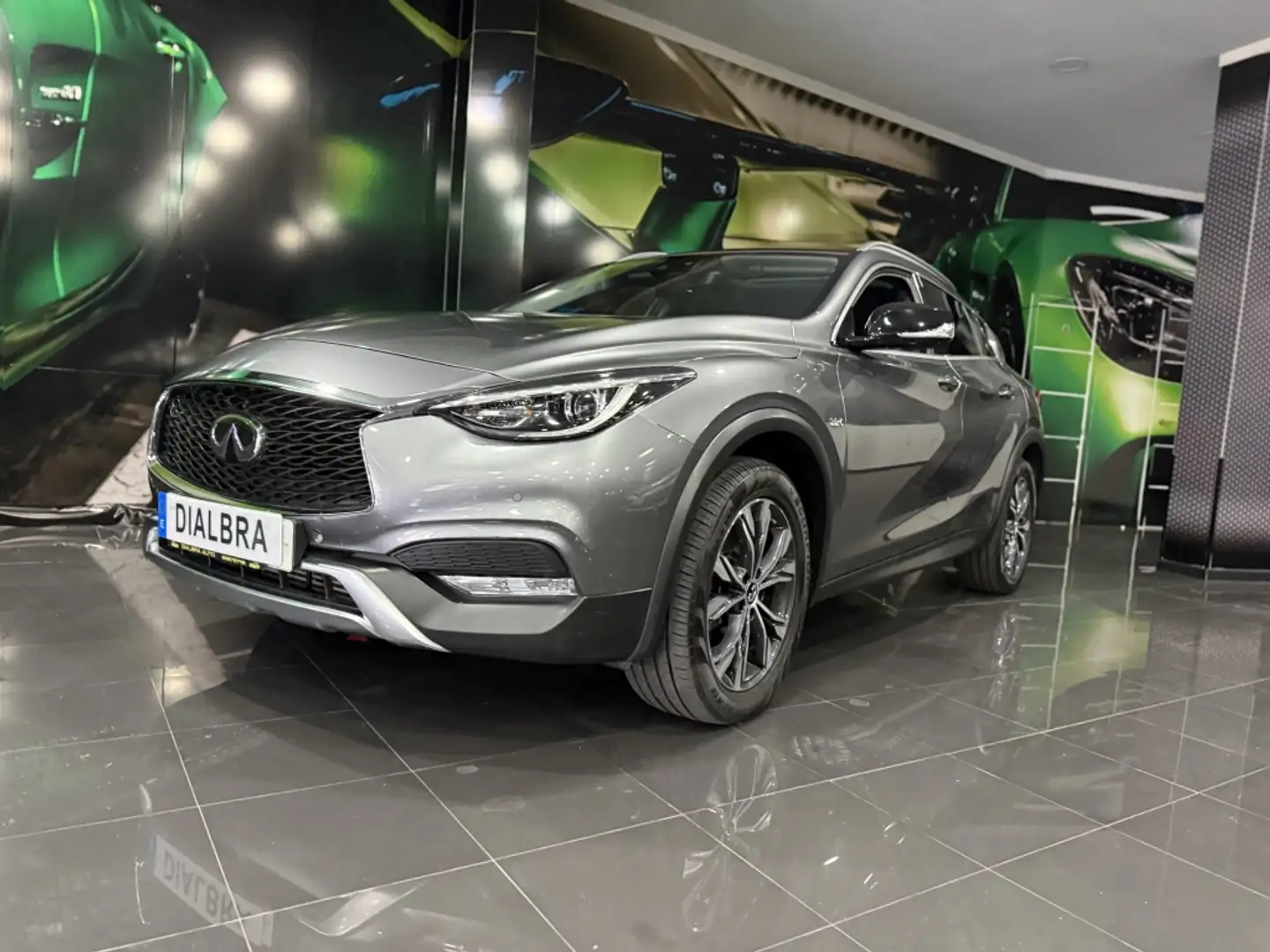 Infiniti QX30 2.2d Premium AWD 7DCT Gris - 1