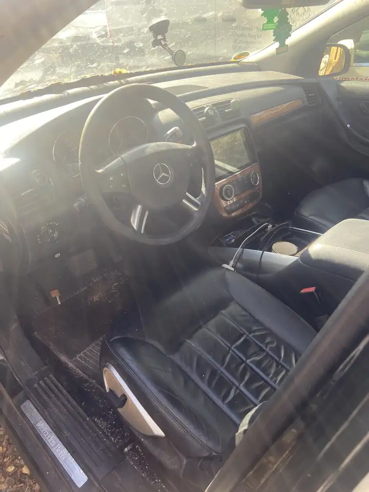 Mercedes-Benz R 320