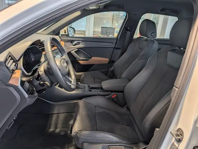 Audi Q3 view 7