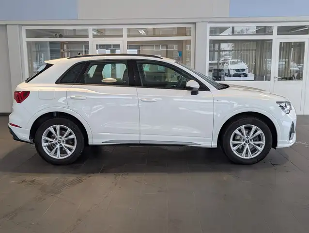 Audi Q3 view 2