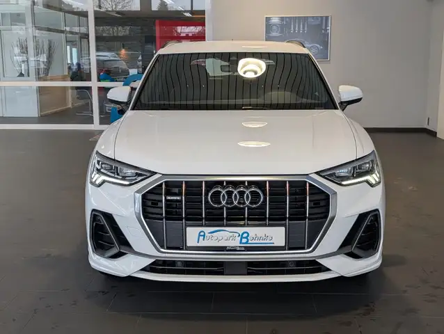 Audi Q3 view 4