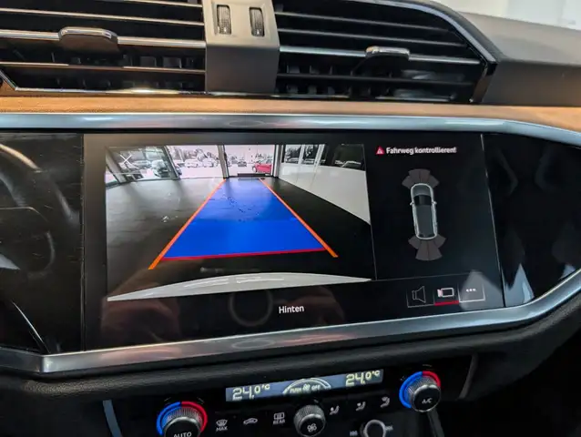 Audi Q3 view 15