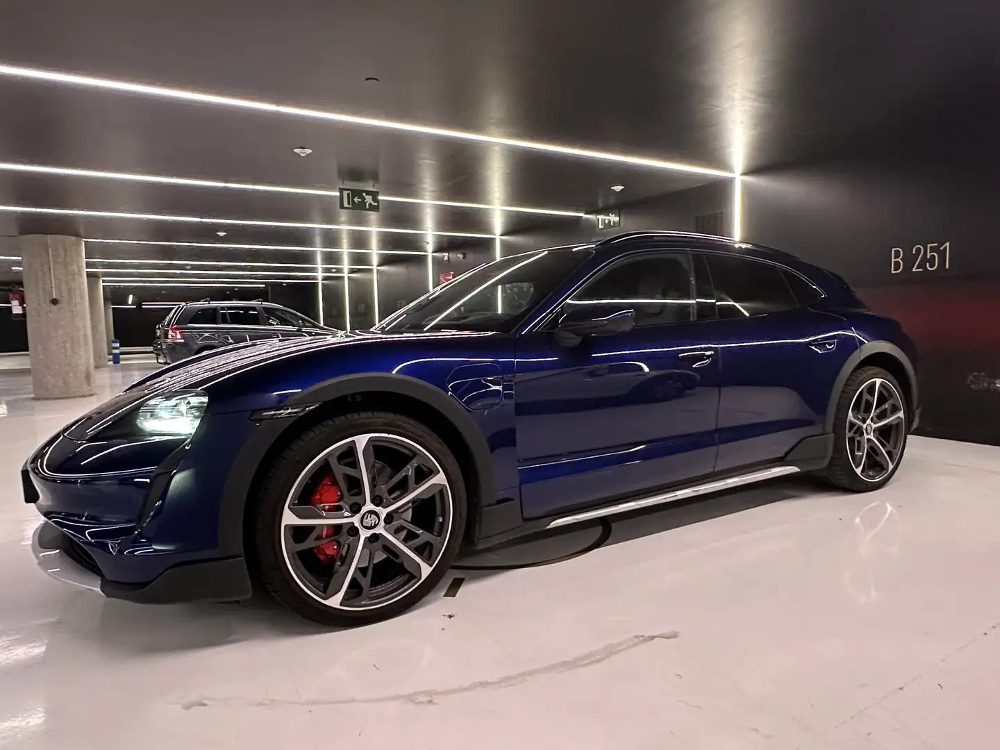 Porsche Taycan 4S Cross Turismo - 1