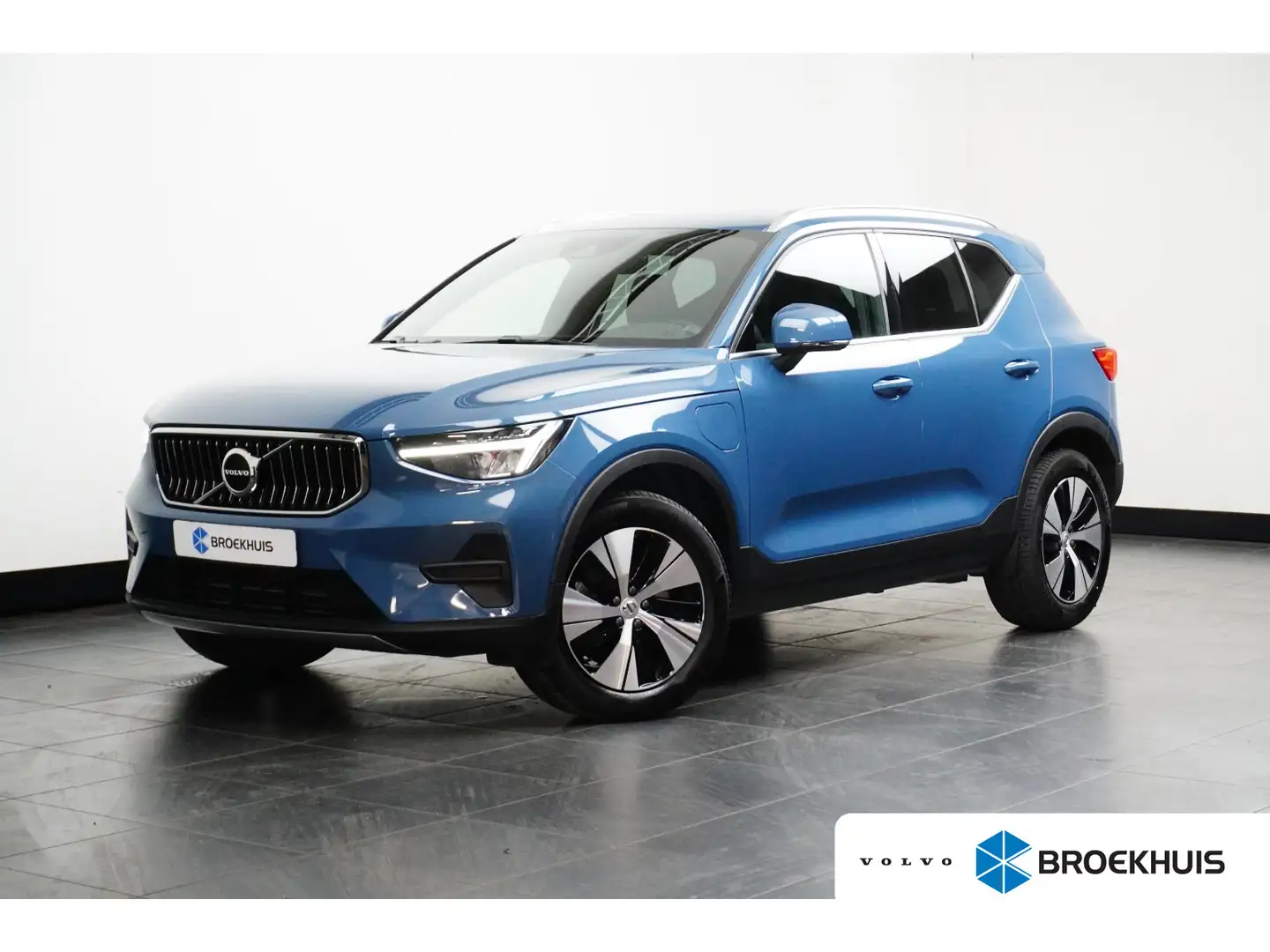 Volvo XC40 T4 Recharge Core Bright | PDC V+A & Camera | Elekt Blauw - 1