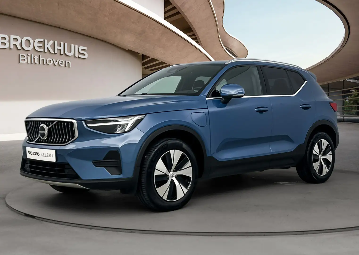 Volvo XC40 T4 Recharge Core Bright | PDC V+A & Camera | Elekt Bleu - 2