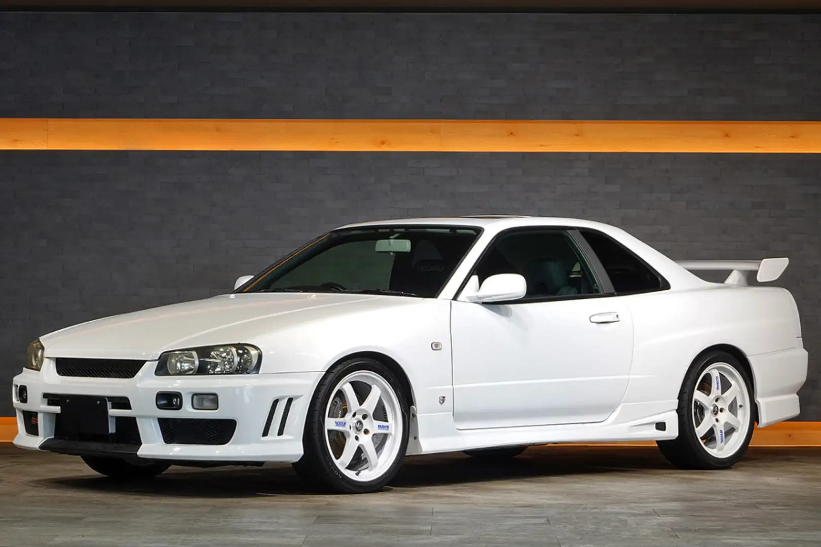 Nissan Skyline R34 GTT Altia TE37 Blanc - 1