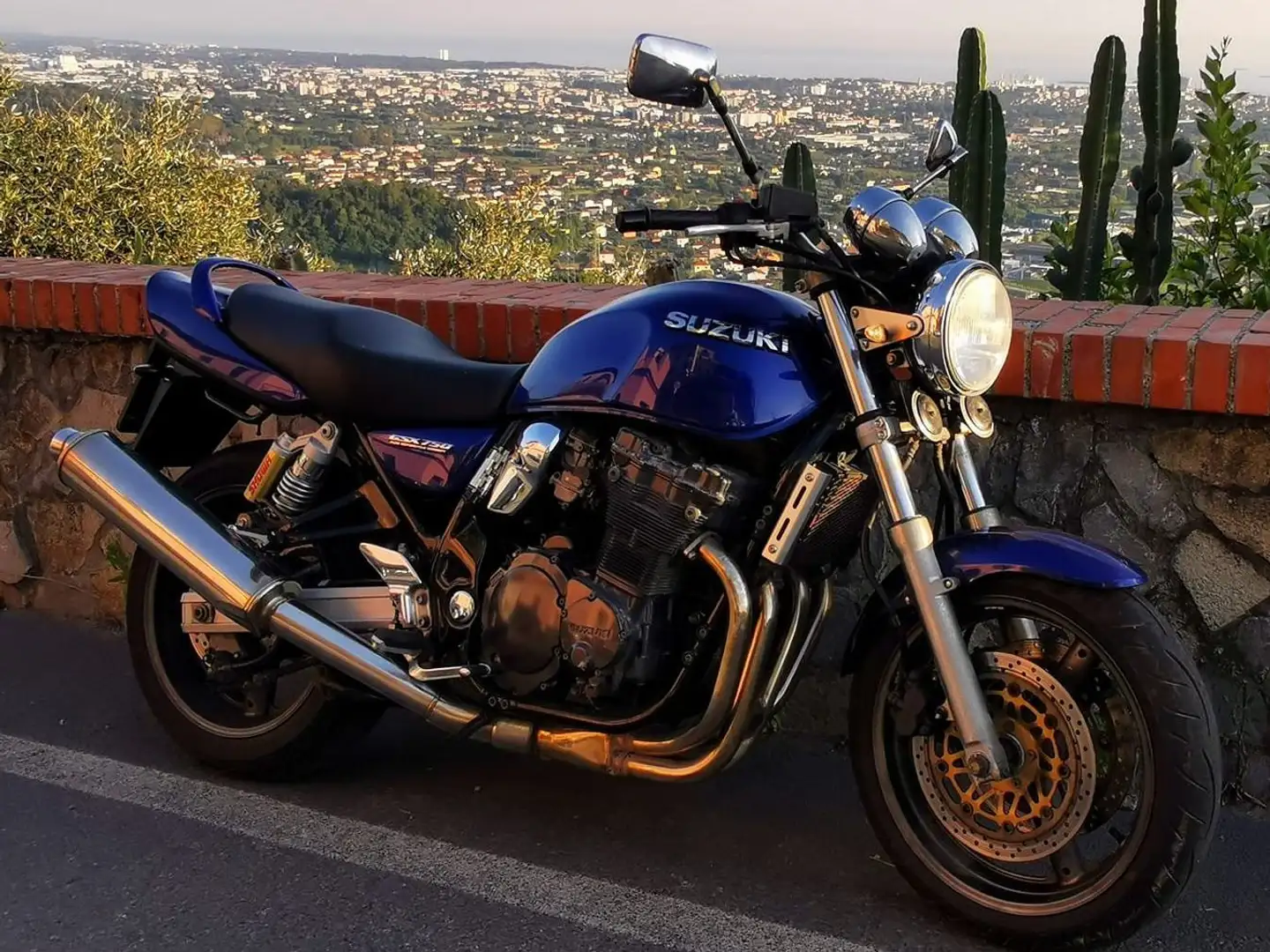 Suzuki GSX 750 Inazuma Modrá - 1