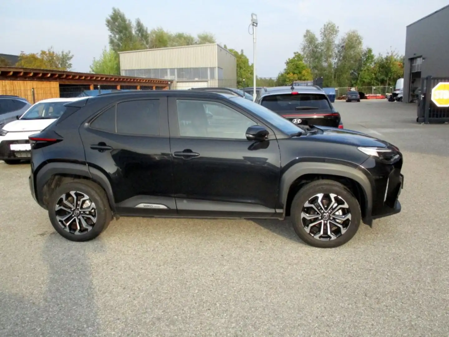 Toyota Yaris Cross , 1,5 HSD 2WD Active Drive + WP Schwarz - 2
