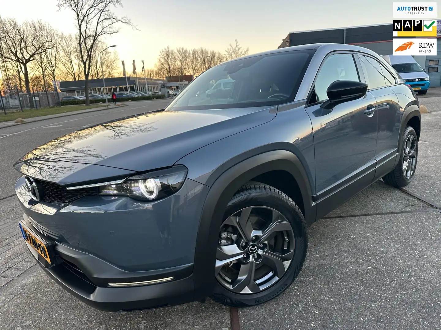 Mazda MX-30 E-SkyActiv 145 Comfort 36 kWh 2021 145PK NAP LEDER Šedá - 1