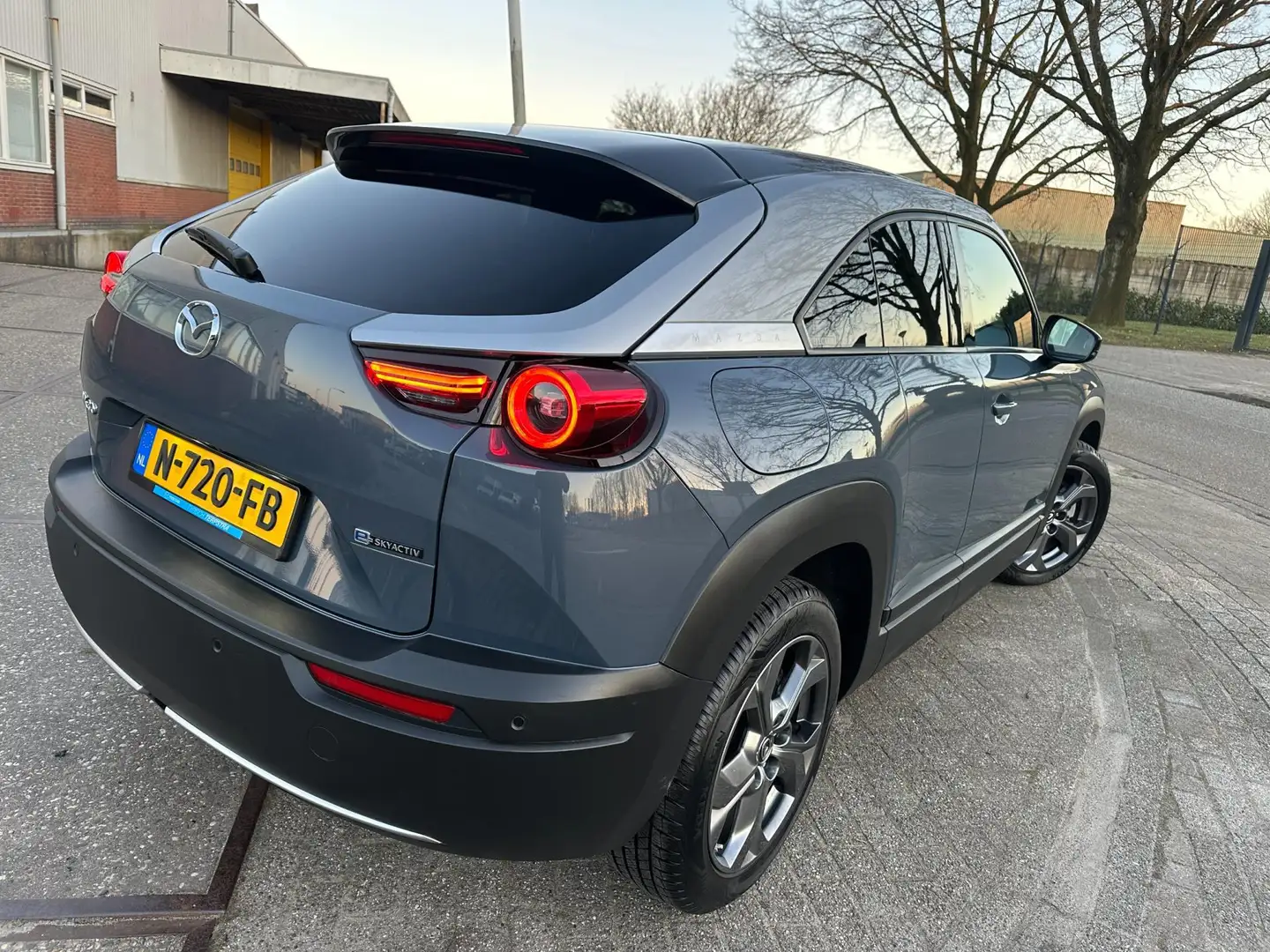 Mazda MX-30 E-SkyActiv 145 Comfort 36 kWh 2021 145PK NAP LEDER Šedá - 2