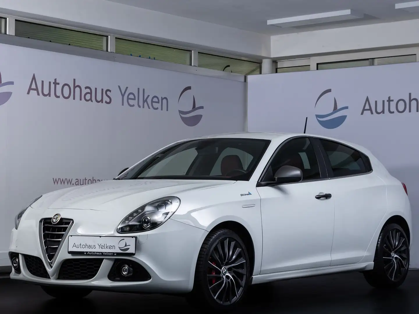 Alfa Romeo Giulietta 1.4 Turismo BI-XENON*BOSE*SHZ*LEDER Weiß - 2
