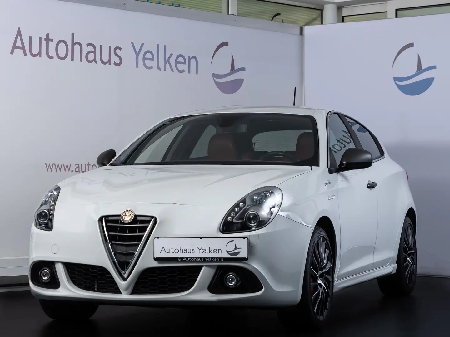 Alfa Romeo Giulietta 1.4 Turismo BI-XENON*BOSE*SHZ*LEDER Weiß - 1