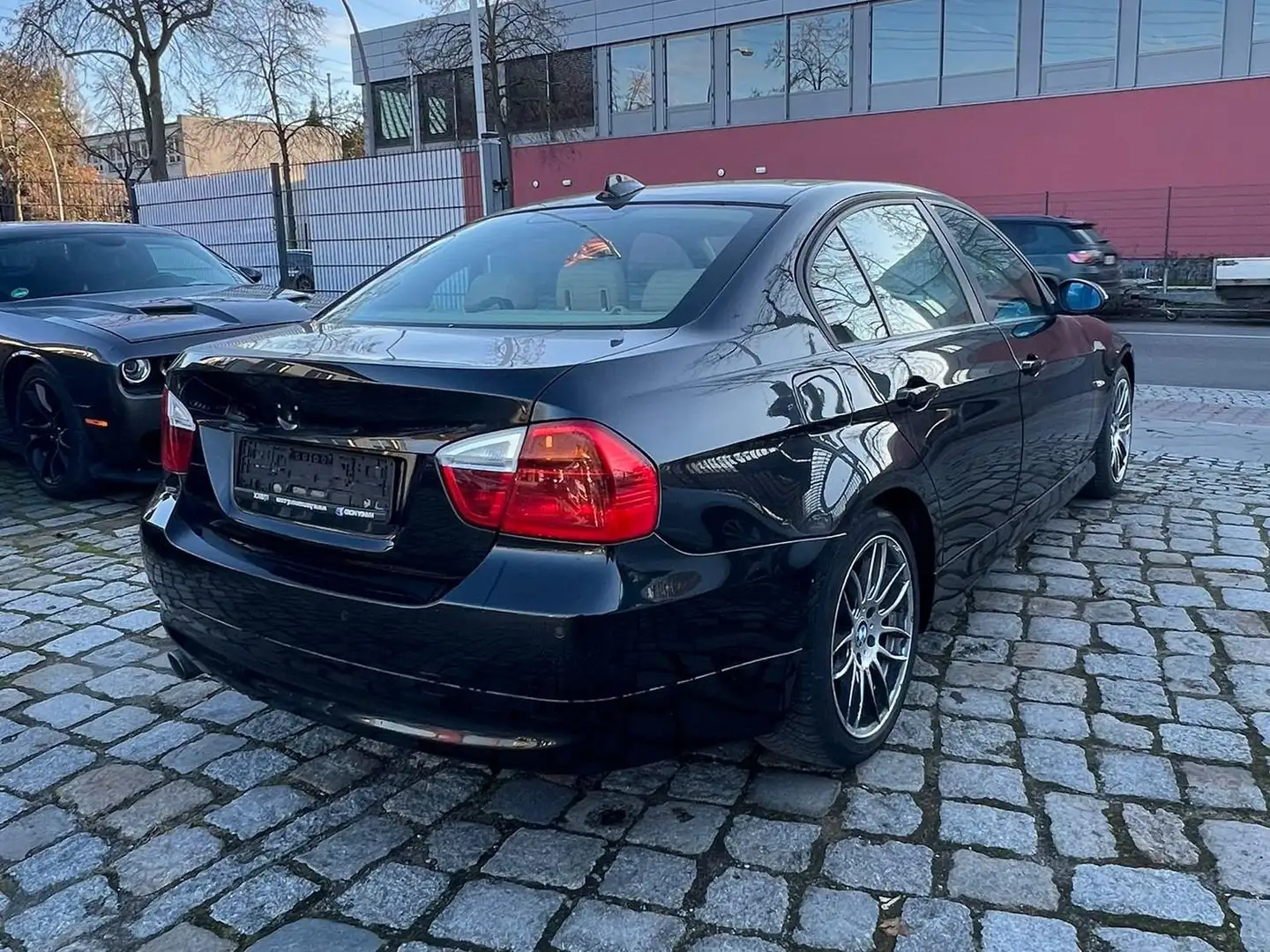 BMW 320 320i Automatik Klima Limousine Schwarz - 1
