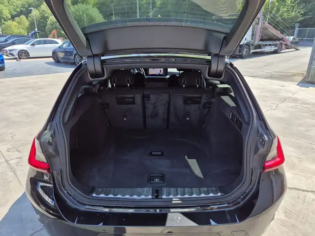 BMW 3 Series view 12