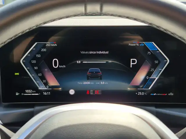 BMW 3 Series view 14