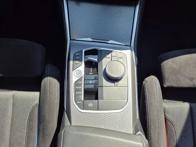 BMW 3 Series view 10