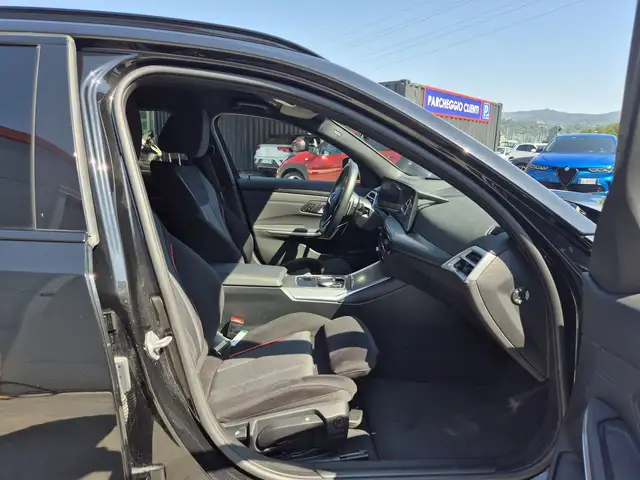 BMW 3 Series view 9