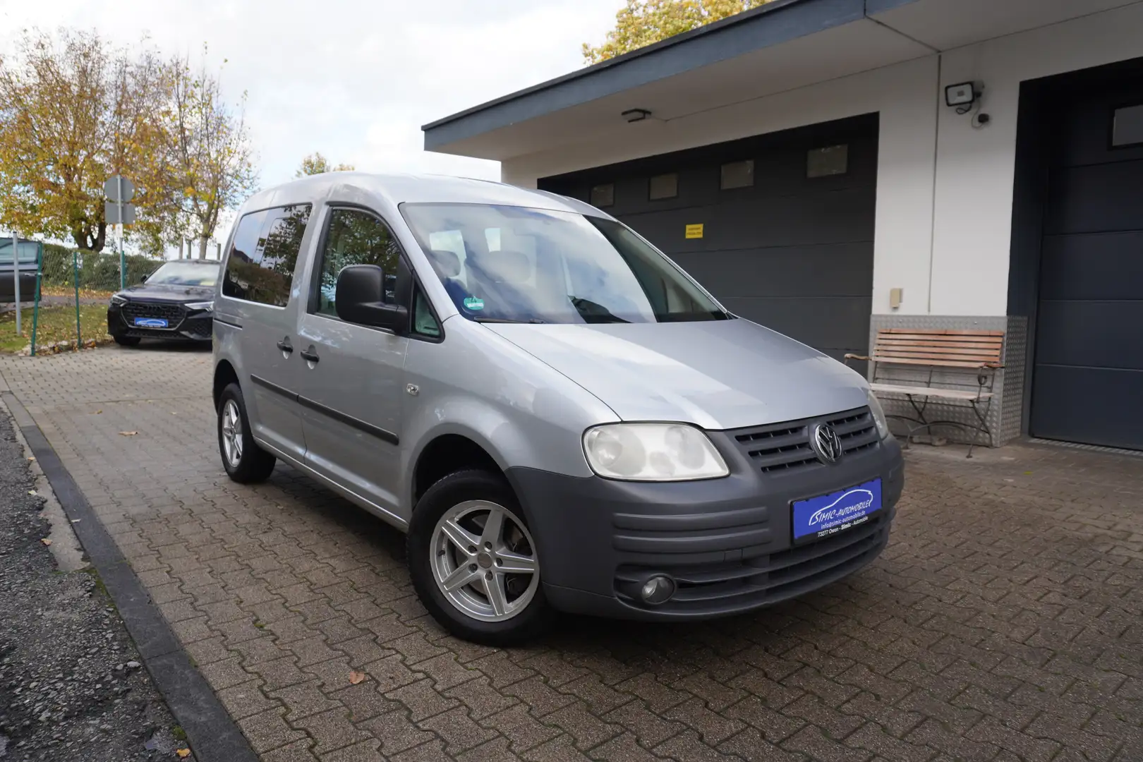 Volkswagen Caddy 1.9 TDI Life DSG KLIMA+ALU+TEMPOMAT+2.Hd Grau - 1