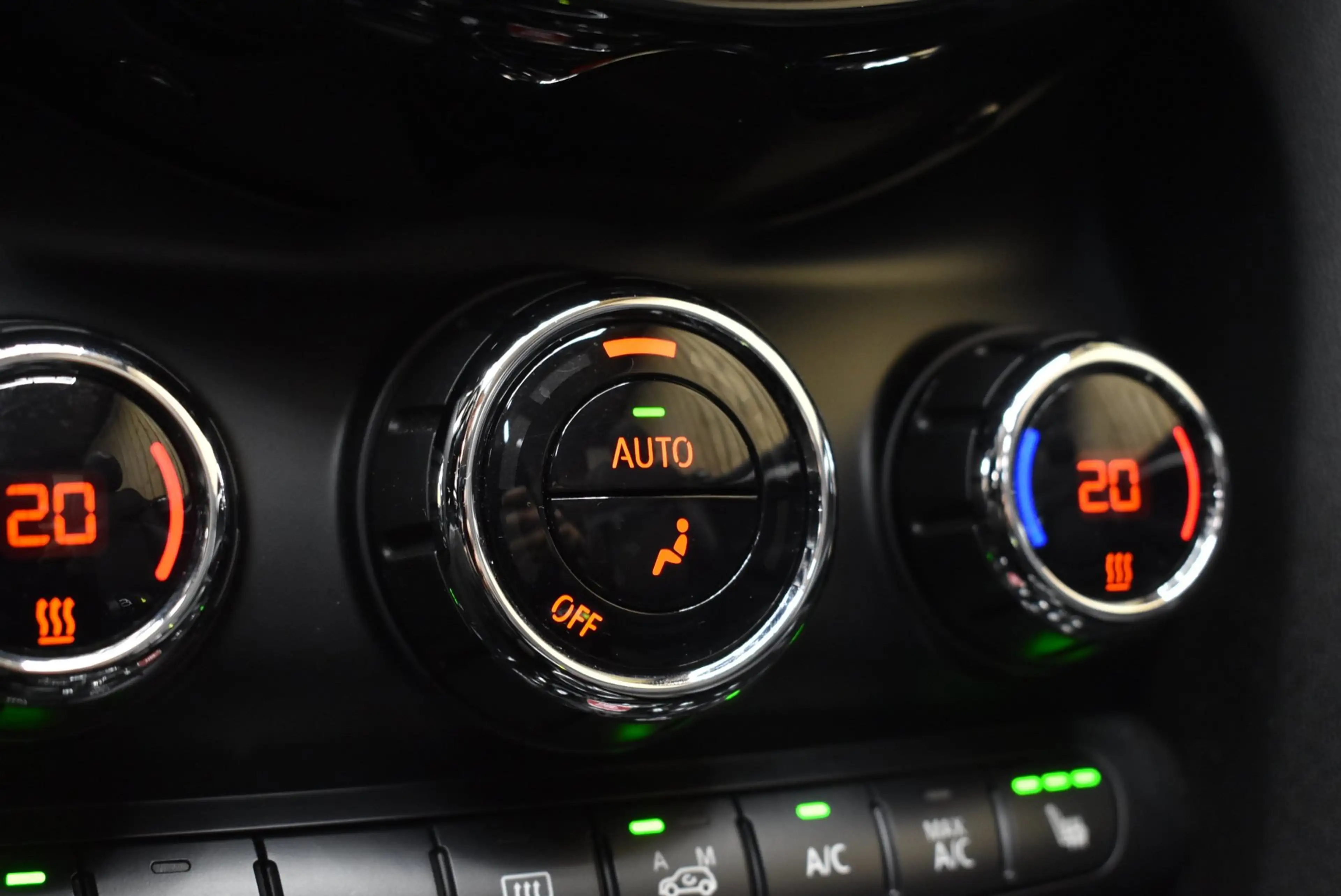 MINI Cooper S Cabrio 2.0 Chili Serious Business 192 PK JCW LED 17" NL-a — photo 12